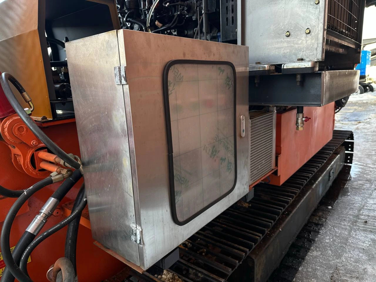 Измельчитель веток и древесины DH-220 на гусеничном ходу